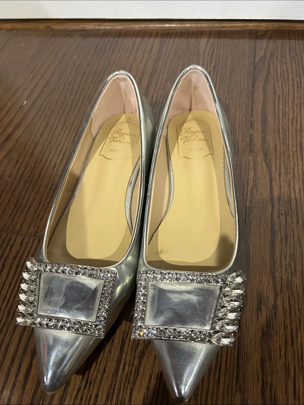 Rodger Vivian Silver Pointed Toe Flats with Crystal Buckle Sz 38 US 7.5-8